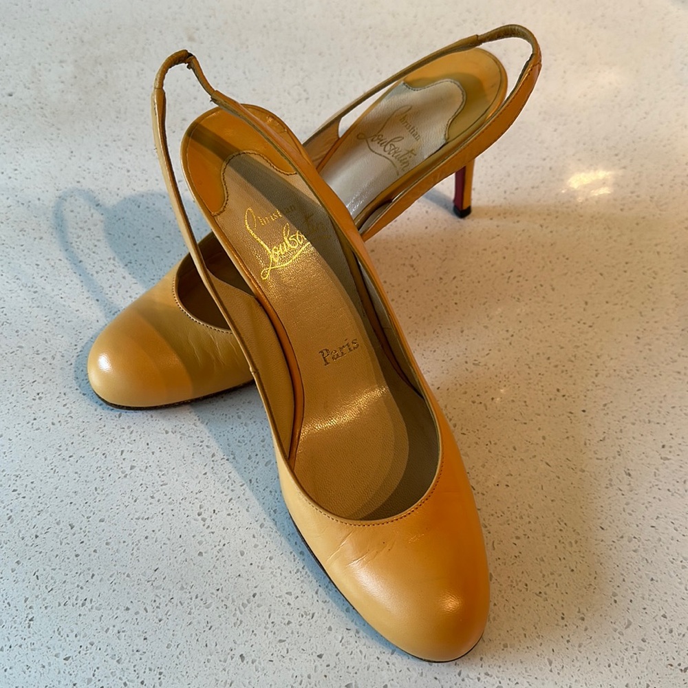 Louboutin pump very good condition, fun summer pumps